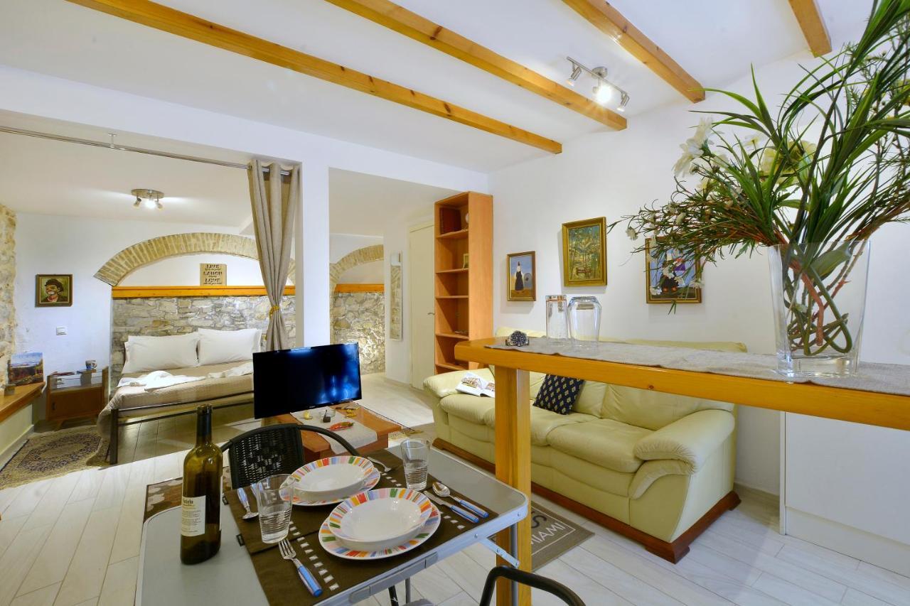 Studio In Corfu Town Exterior photo